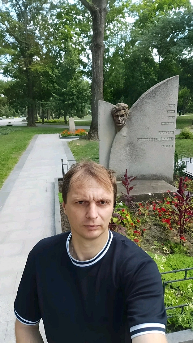 16 серпня, вирішив прогулятися містом Харків. Я, не корінний житель міста Харків. Але зі студентських робіт, живу тут. Народився... - на we.ua