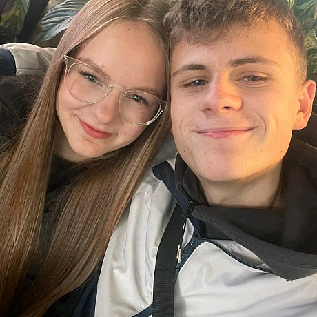 Син і його дівчина - Василь Михайлович on we.ua