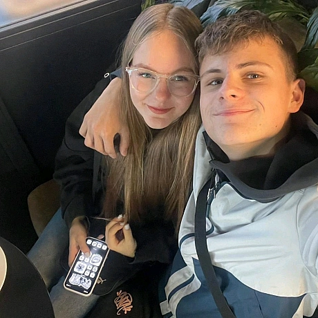 Син і його дівчина - Василь Михайлович on we.ua