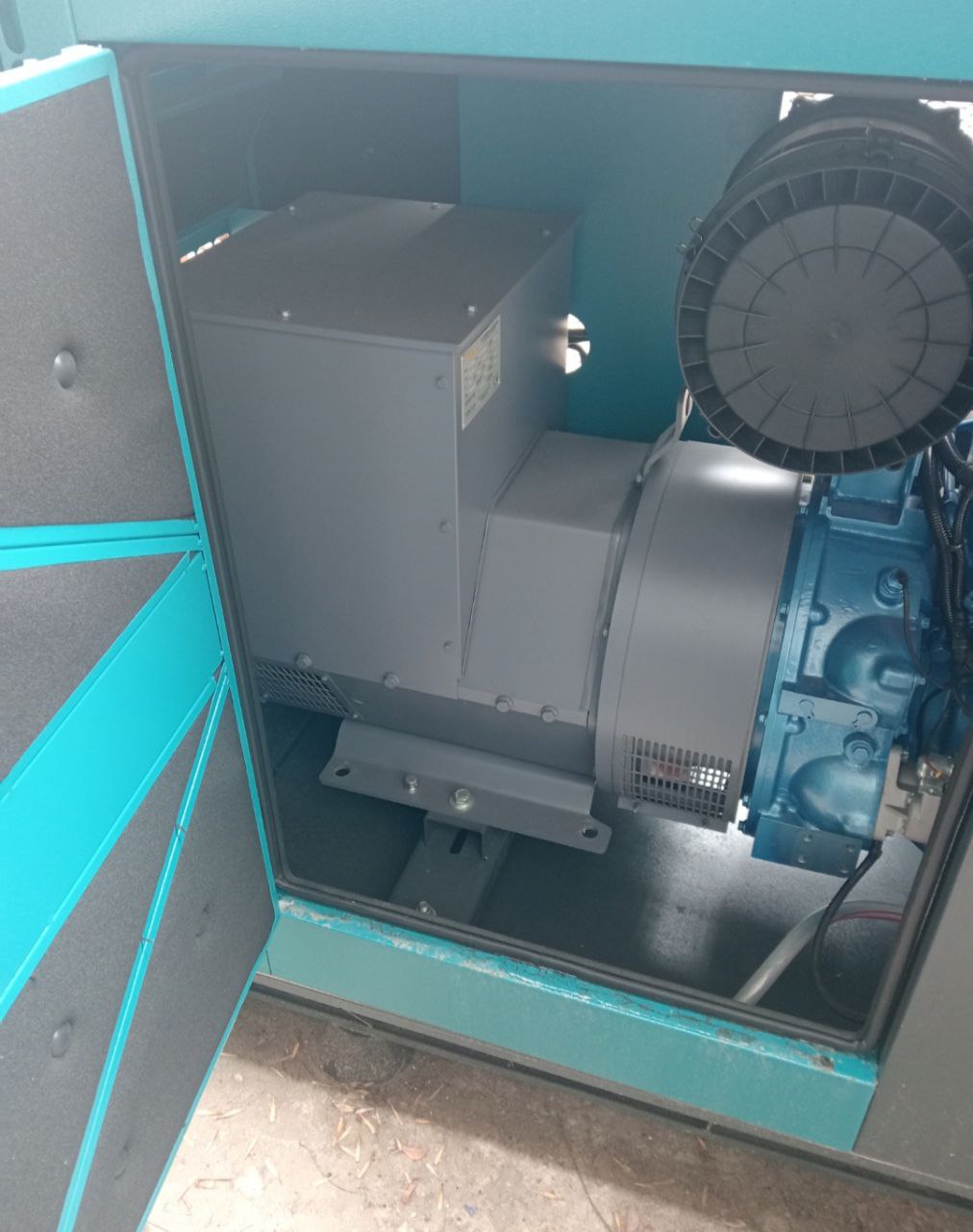 Трьохфазний дизельний генератор 132 кВт FB-165 400V 50Hz