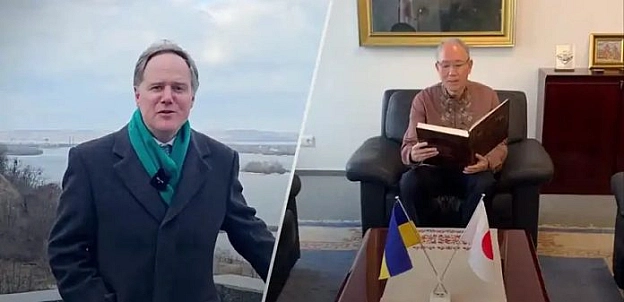 Посли Великої Британії та Японії зачитали вірші Шевченка: зворушливі кадри - Юрій Темніханов on we.ua